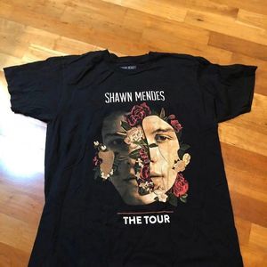 Shawn Mendes The Tour Tee Shirt Size Large.